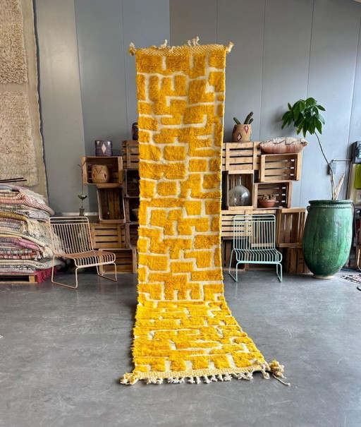Alfombra marroquí tejida a mano de 300 cm x 80 cm.