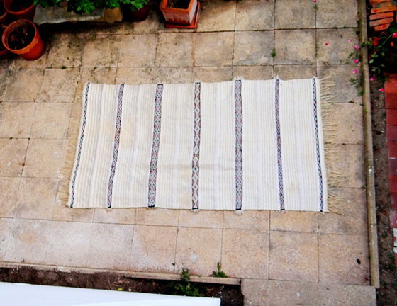 Image 1 of Marokkanischer Berberteppich handira 260x130 cm wendbar aus Wolle und Pailletten