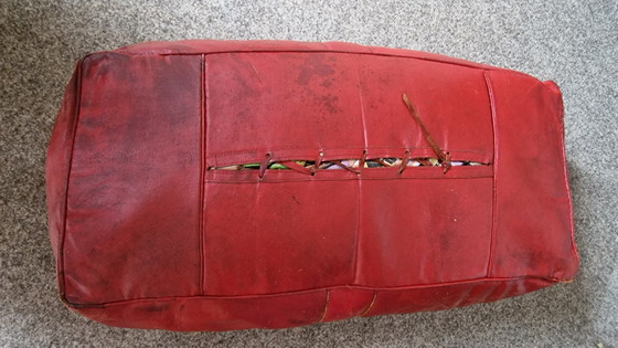 Image 1 of Pouf oriental en cuir rouge/blanc.