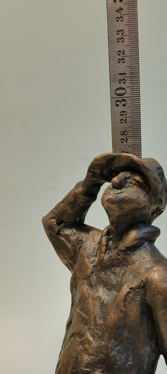 Image 1 of Image de sculpture en bronze et laiton représentant un golfeur, homme suivant