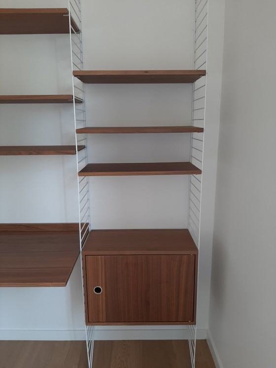 Image 1 of WANDGESTALTUNG STRINGMÖBEL