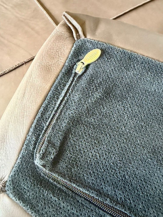 Image 1 of BAXTER - Excepcional sofá modular Panama Bold de Paola Navone en piel color ciruela polaca.