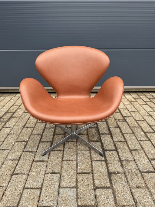 Silla Swan de Fritz Hansen, cuero color coñac, ¡¡en perfecto estado!!
