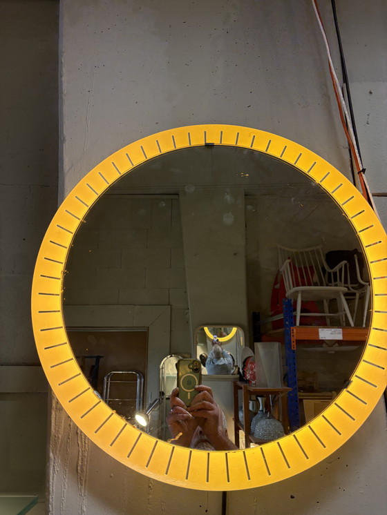 Image 1 of vintage Stilnovo Italie gele verlichte ronde spiegel