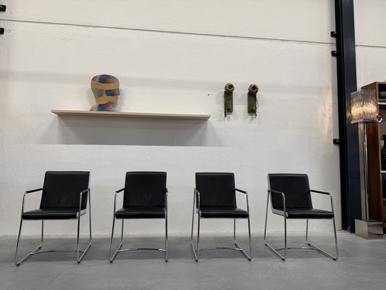 Image 1 of 4 sillas de comedor Leolux Spring Orchid en piel Black Dawn