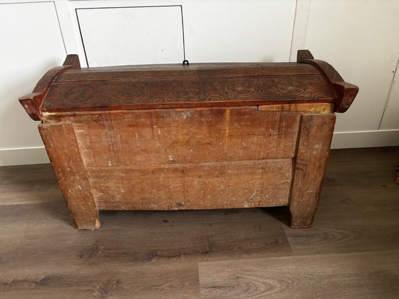 Image 1 of Cofre antiguo