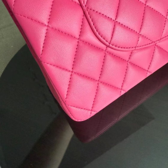 Image 1 of Sac Chanel Classic Flap moyen - Agneau matelassé rose fuchsia, finitions argentées, Série 19