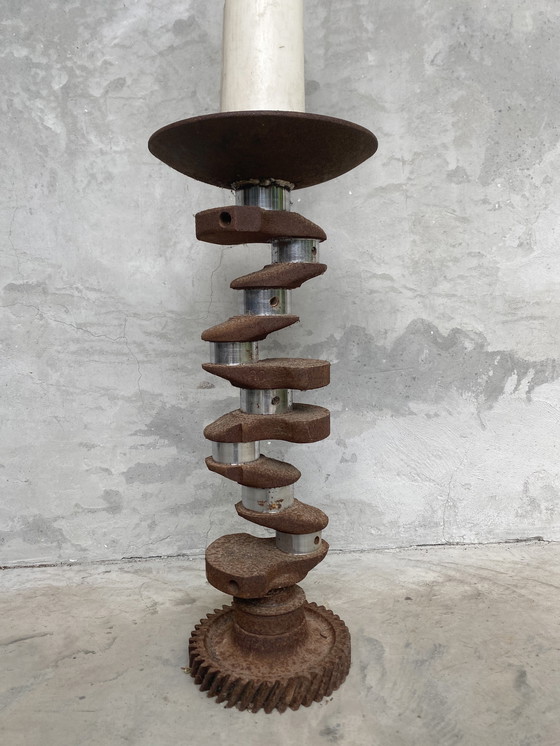 Image 1 of Portacandele brutalista realizzato con parti di camion