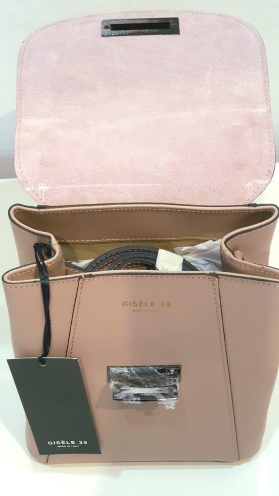 Image 1 of Gisèle 39 Ledertasche, die sich in einen „Venus“-Rucksack verwandeln lässt. Neu