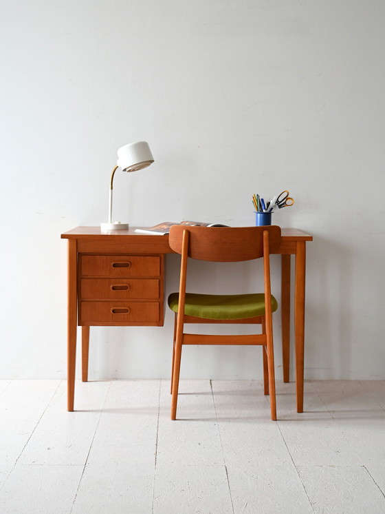 Image 1 of Bureau scandinave en teck avec trois tiroirs, années 1950/60