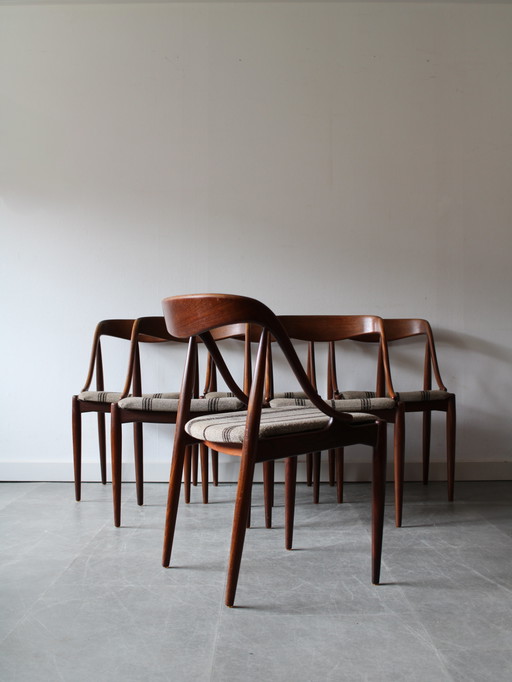 Vintage Danish chairs by Johannes Andersen, model 16