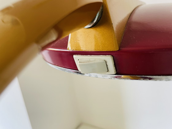 Image 1 of Modernistische spanische Schreibtischlampe aus rotem Metall Boomerang 2000 von Fase 1960s