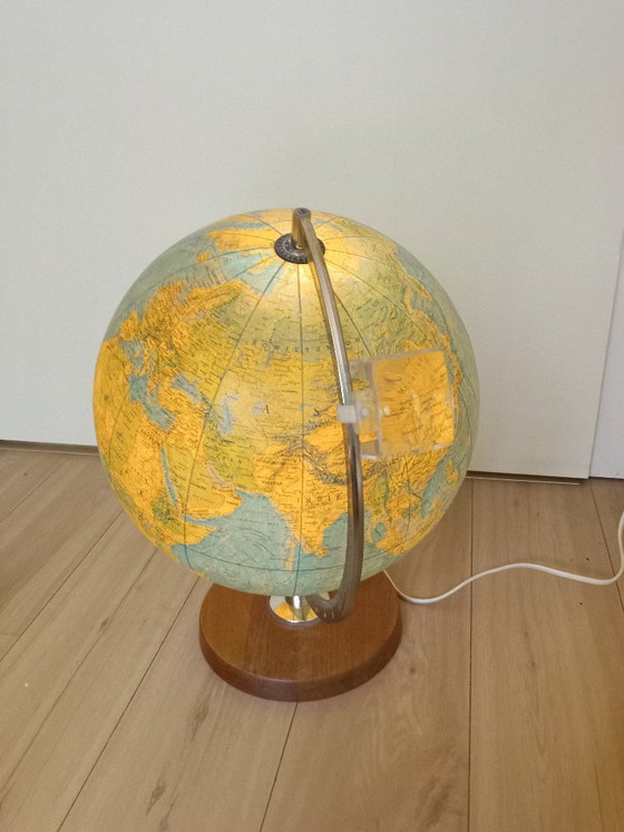 Image 1 of Vintage Scan-Globe Illuminated Globe (1973) – Paper-backed & in excellent condition