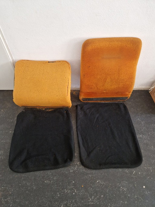 Piezas para Artifort Concorde F 780: cubierta negra, tapicería y estructura.