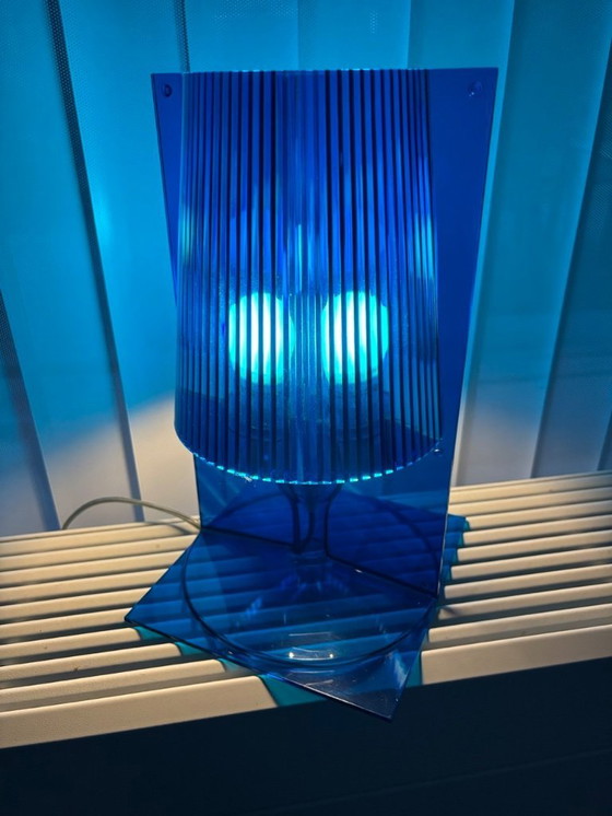 Image 1 of Lampada da tavolo Kartell, modello "Take", Ferruccio Laviani, colore blu