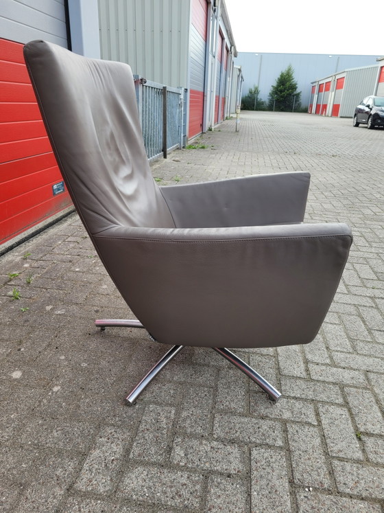 Image 1 of Nette leren Taupe kleurige Label van den Berg Foxx fauteuil