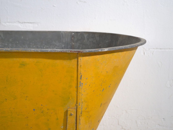 Rustic galvanized-metal container for garden or storage – Central Europe, circa 1910 – Plant pot (photo 29 of 39)
