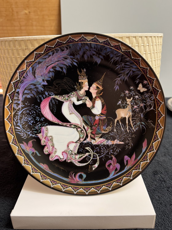 Image 1 of 🌺 “The Love Story of Siam” | Handgeschilderde collector plates | Royal Porcelain Thailand | 22-karaats goud | Nieuws