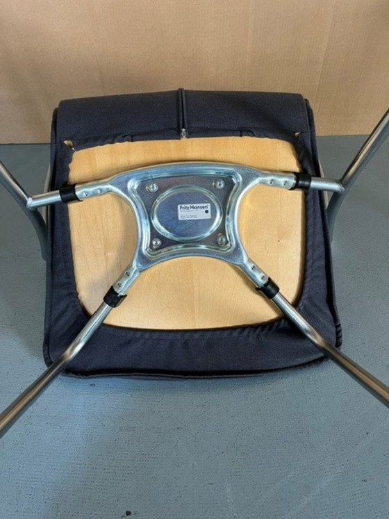 Set vintage 4x Fritz Hansen Vico Duo | Vico Magistretti 1997 – Sedie da pranzo, Metal, Textile (photo 3 of 7)