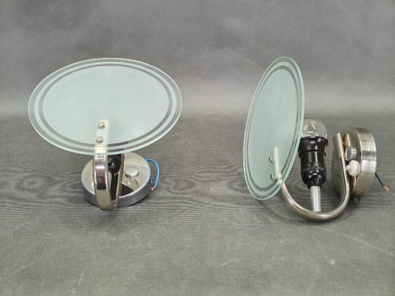 Image 1 of Een paar Tsjechische art-deco wandlampen van mat glas, jaren 1940.