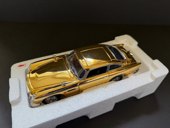 Image 1 of Danburt Mint Astin Martin DB5 James Bond Édition Or