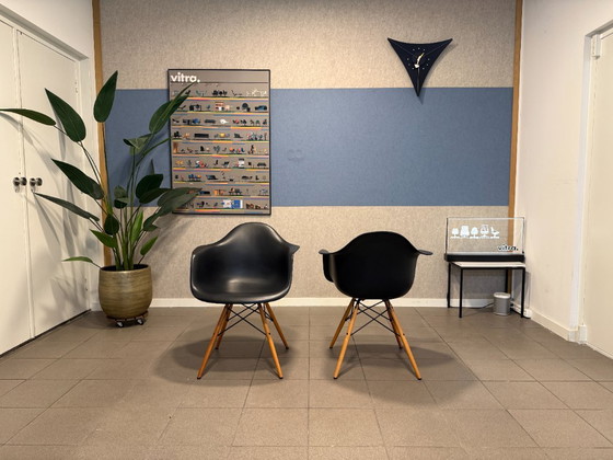 Vitra | Eames | DAW | Zwart Kunststof & Houten Onderstel | 2 Stuks – Fauteuils, Metal, Plastic (photo 5 of 12)