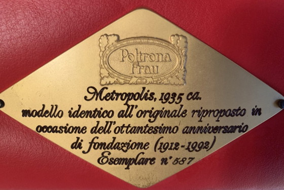 Poltrona Frau Metropolis, paire de fauteuils en cuir rouge, Bois, Classicisme (photo 3 sur 5)