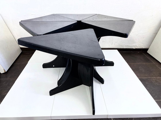 Image 1 of Tavolo da pranzo triangolare design modulare Peter Ghyczy plastica nera anni '70
