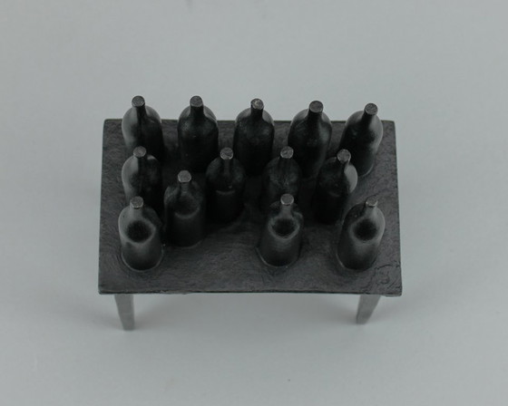 Image 1 of Mario Avati (1921-2009) - Table avec bouteilles - 1978 - sculpture en bronze - édition à 100 exemplaires - Edizione Olivetti