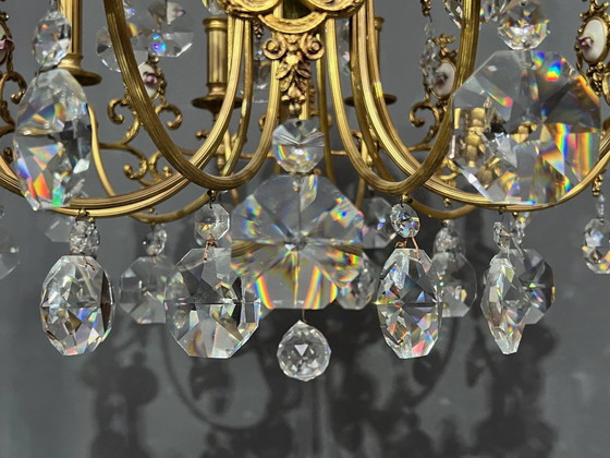 Lampadario con medaglioni in ceramica e cristalli Swarovski con 15 punti luce – Brass, Vintage (photo 5 of 7)