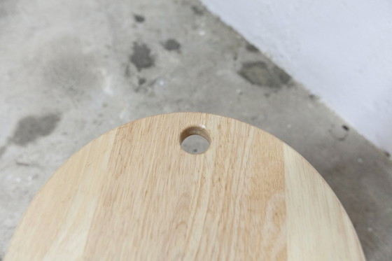 Image 1 of Een paar opklapbare krukjes van Adrian Reed uit de jaren 80.