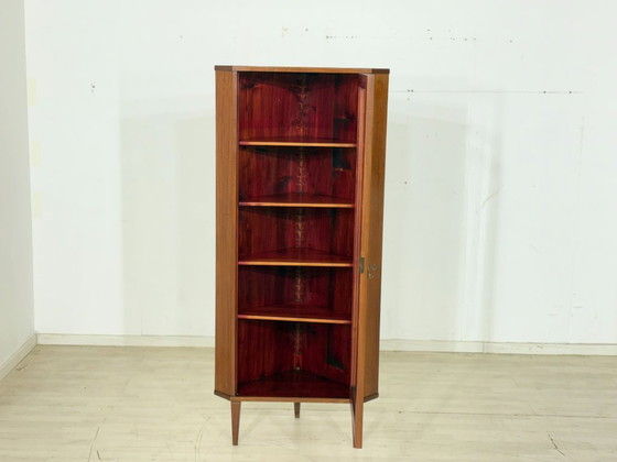 Image 1 of Vintage hoekkast uit de jaren 60 | Teakhouten vitrinekast | Woonkamerkast