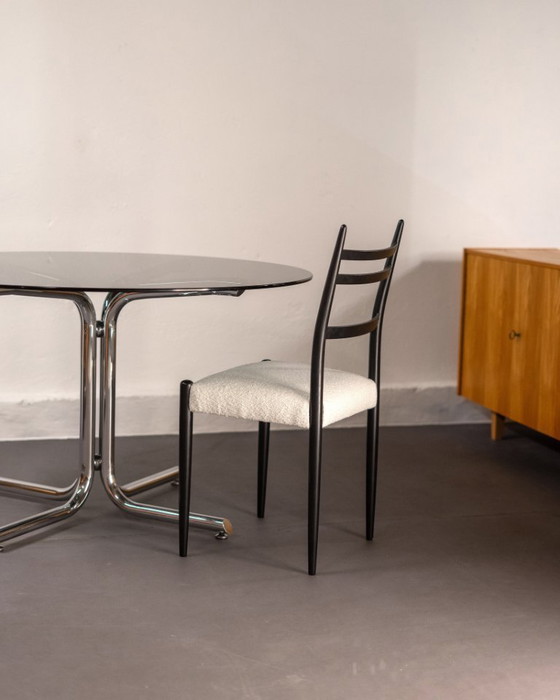 Image 1 of Mesa de comedor redonda italiana de acero cromado tubular y cristal ahumado, 1960