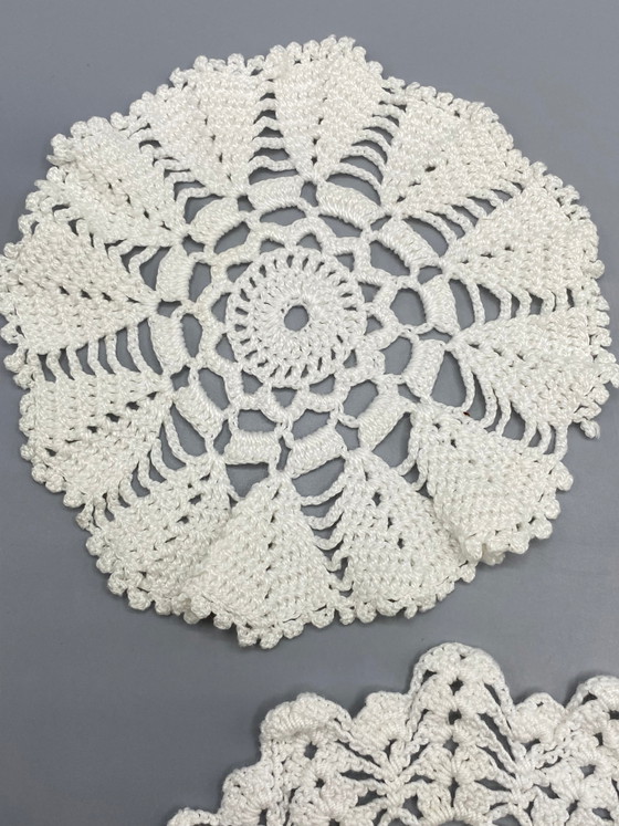 3 vintage handgemaakte kanten en gehaakte kleedjes – Decoratieve objecten (photo 3 of 5)