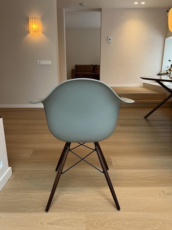 Image 1 of 6 sillas Vitra Eames DAW con cojines de asiento fijos