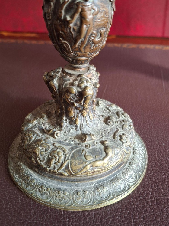 Image 1 of Paar Bronzebecher des Zweiten Kaiserreichs im antiken Stil: Der Triumph der Tugend und Neptun und Amphitrite