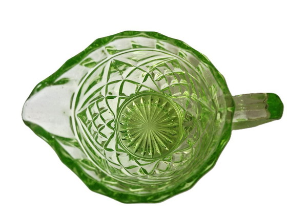 Image 1 of Sowerby Glass – Art-Deco-Wasserkrug aus Uranglas – 20er/30er Jahre