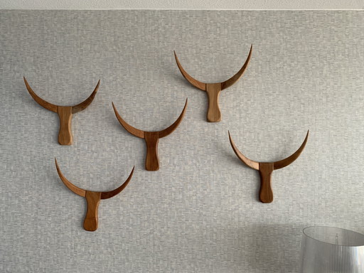Decoración de pared con cabeza de búfalo hecha de madera dura de Indonesia 
