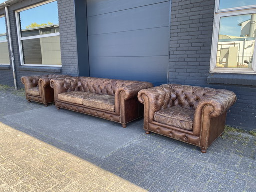 Ruime Chesterfield 3.5 + 1 + 1 zit bankstel sigaren cognac 