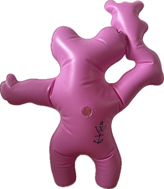 Image 1 of Figura inflable de arte de Grayson Perry