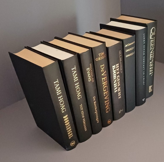 Dekorative Bibliothek | 8 Schwarze Gebundene Bücher | Schwarz & Gold – Kaffeetisch-Bücher, Paper (photo 2 of 8)