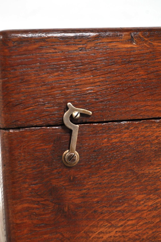 Image 1 of Cómoda antigua de roble con cajones, década de 1900