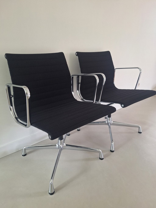 2x Vitra Eames 108 negro hopsack en excelente estado