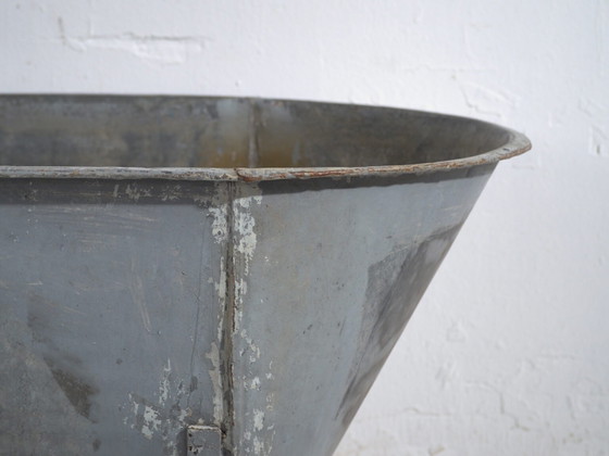 Baignoire industrielle ancienne en zinc - Europe Centrale (vers 1900) #4 – Objets déco, Iron, Rustic (photo 38 of 40)