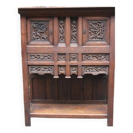 Commode à deux caissons de style néo-gothique. – buffetkasten