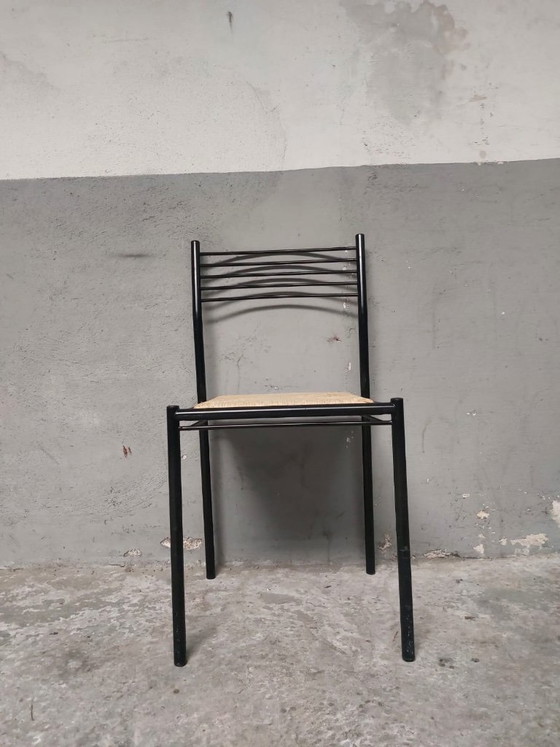 Image 1 of 4 chaises en métal avec assises en osier