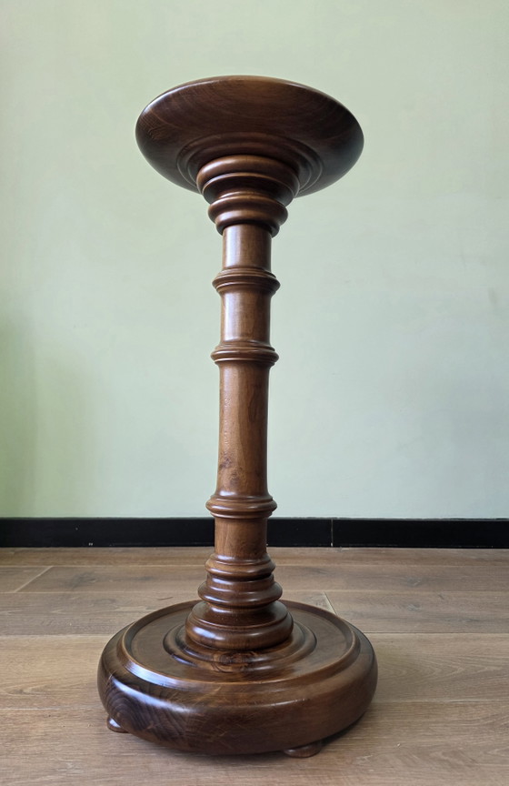Image 1 of Characterful vintage wooden plant column / pedestal – Turned wood – 63 cm