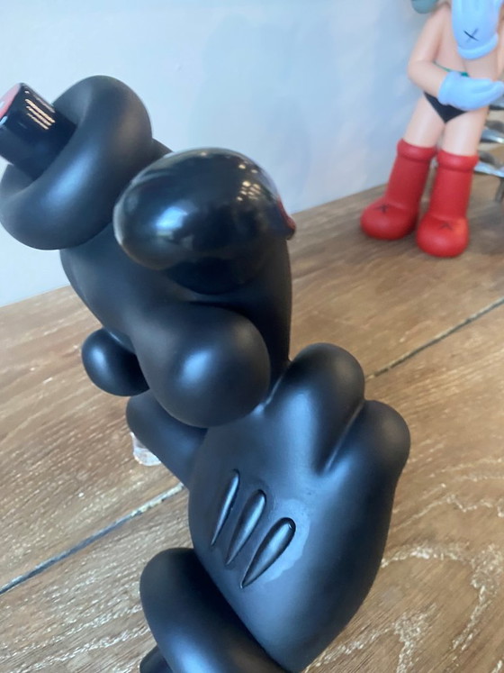 La Hands Vinylfigur The Slick Black Edition, limitierte Auflage von 100 Stück, 2018 – Bildhauerei, Plastic (photo 13 of 20)