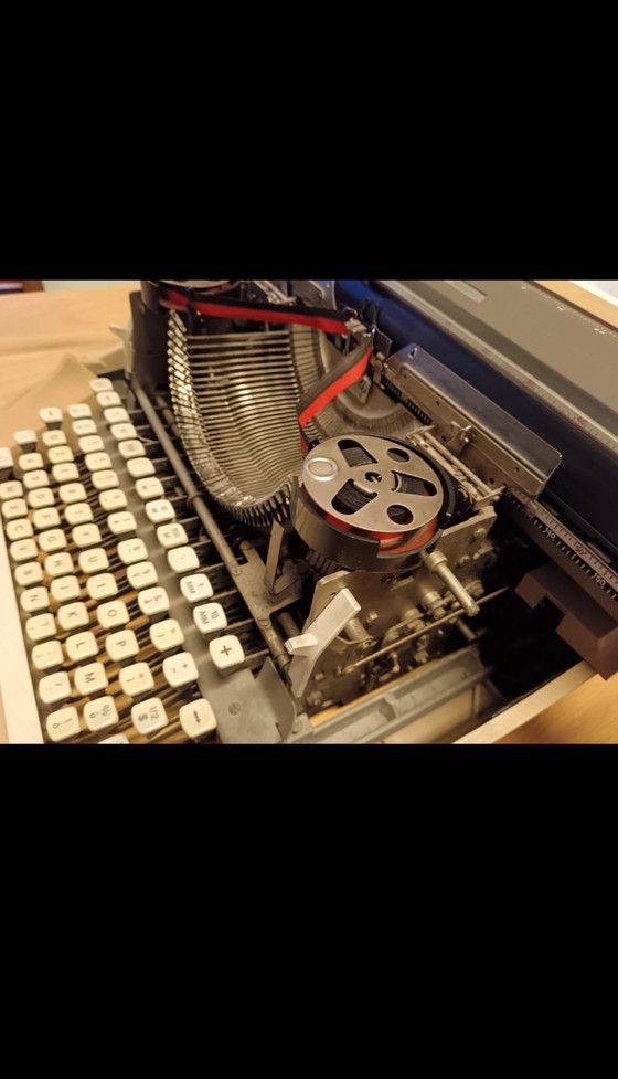 Image 1 of Machine à écrire des années 60 et 70 - Remington