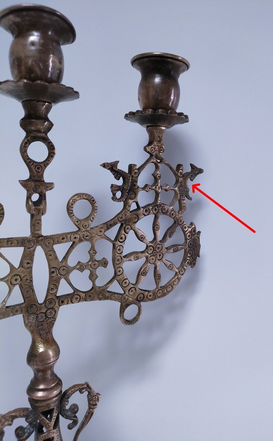 Image 1 of Kandelaar met pauwenmotief en wielen, massief messing